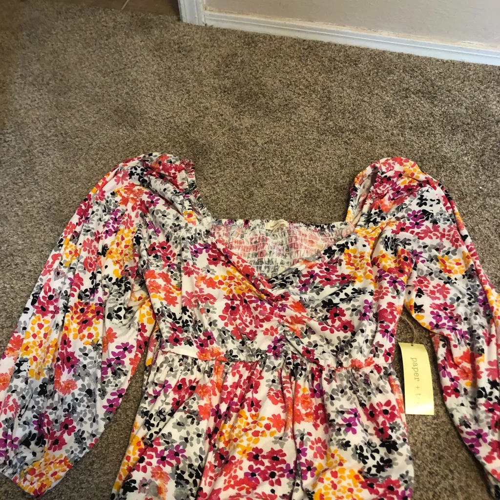 Women’s long sleeve flower shirt. Size 2X - Image 3