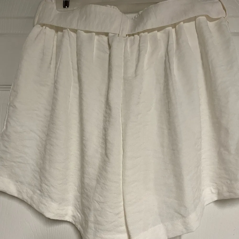 New Bishop & Young Shorts Size Large - Image 5