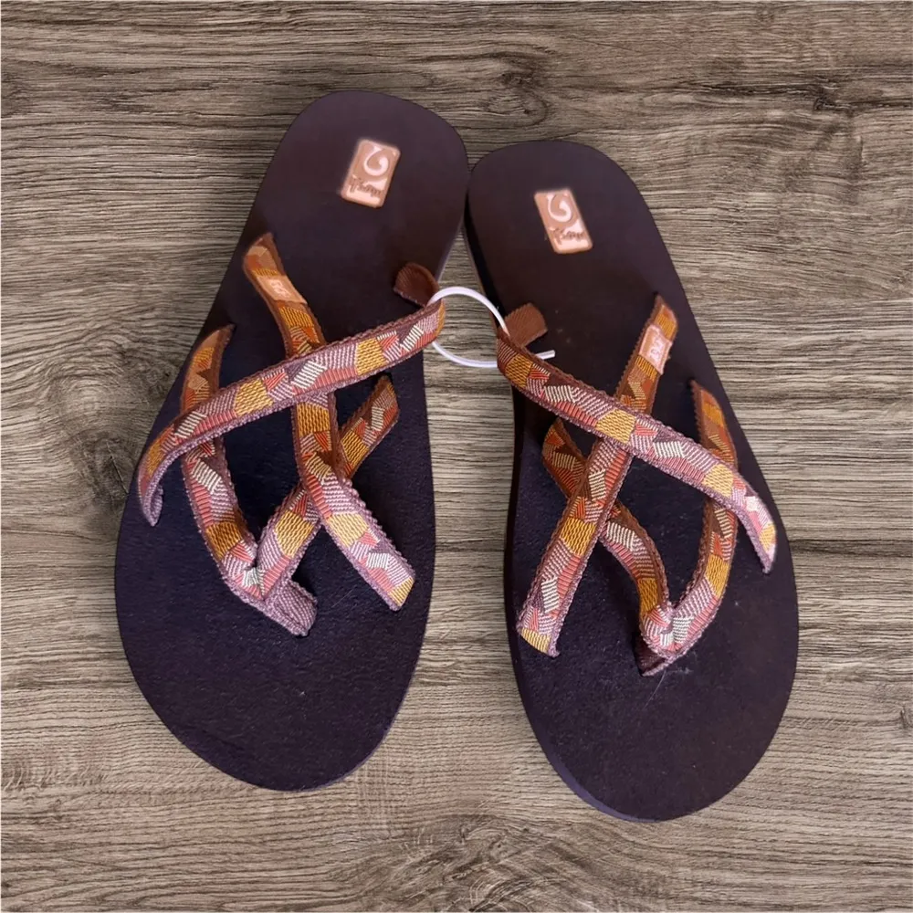 Teva Olowahu Flip-Flop Sandals Women's Olowahu Zaro Tiger Lily Polyester Sandal - Image 5