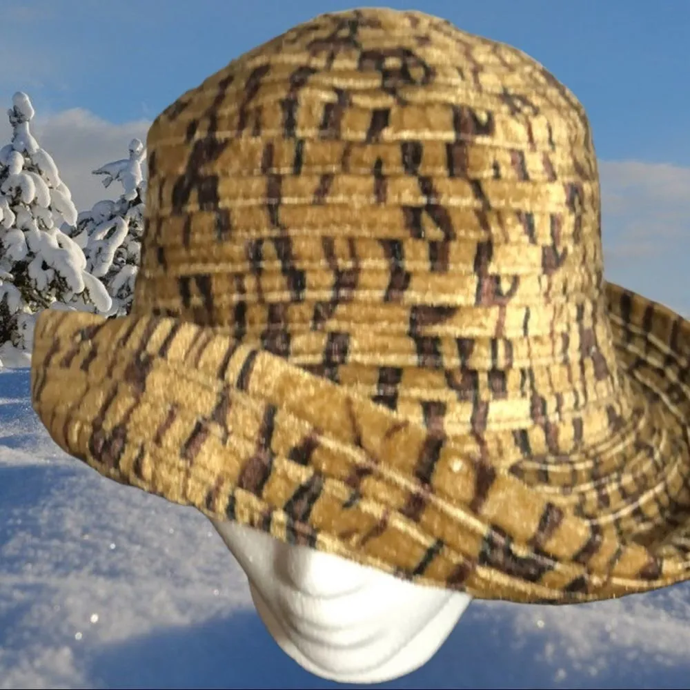 Like new condition! Cute print!! Tan - Image 3