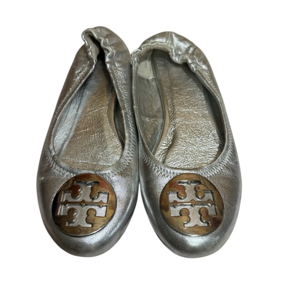 Tory Burch Silver Metallic Claire Leather Ballet Flats - Image 4
