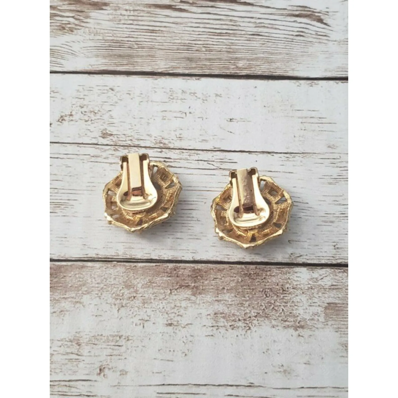 Vintage Clip On Earrings Unusual 7 Sided Gold Tone - Image 3