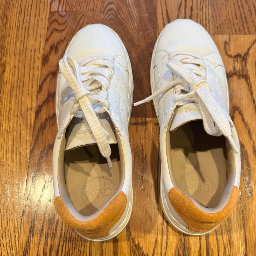 Chloé White and Tan Lauren Laced Low Top Sneakers - Image 2
