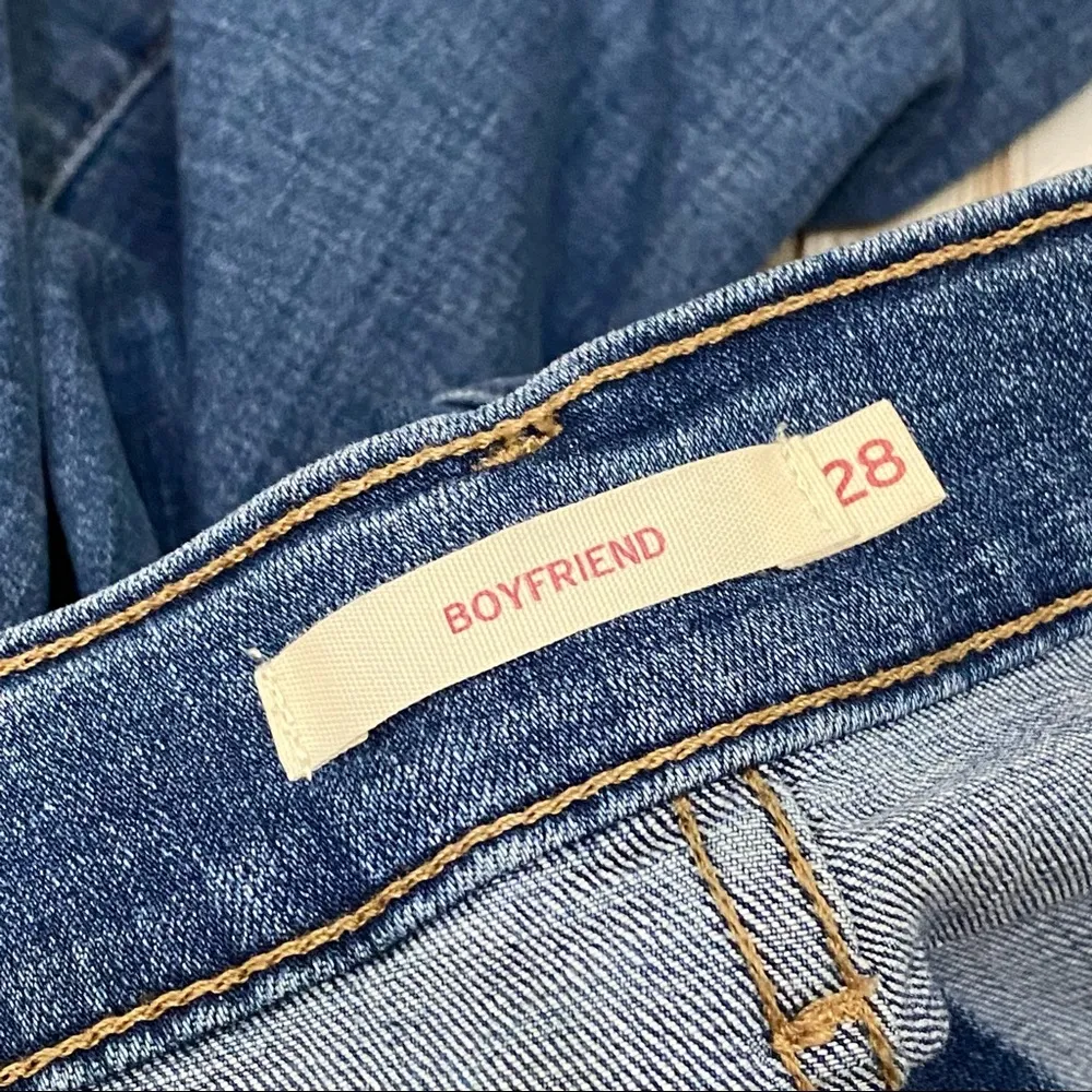 Levi’s Distressed Cropped Boyfriend Jeans 28 - Image 13