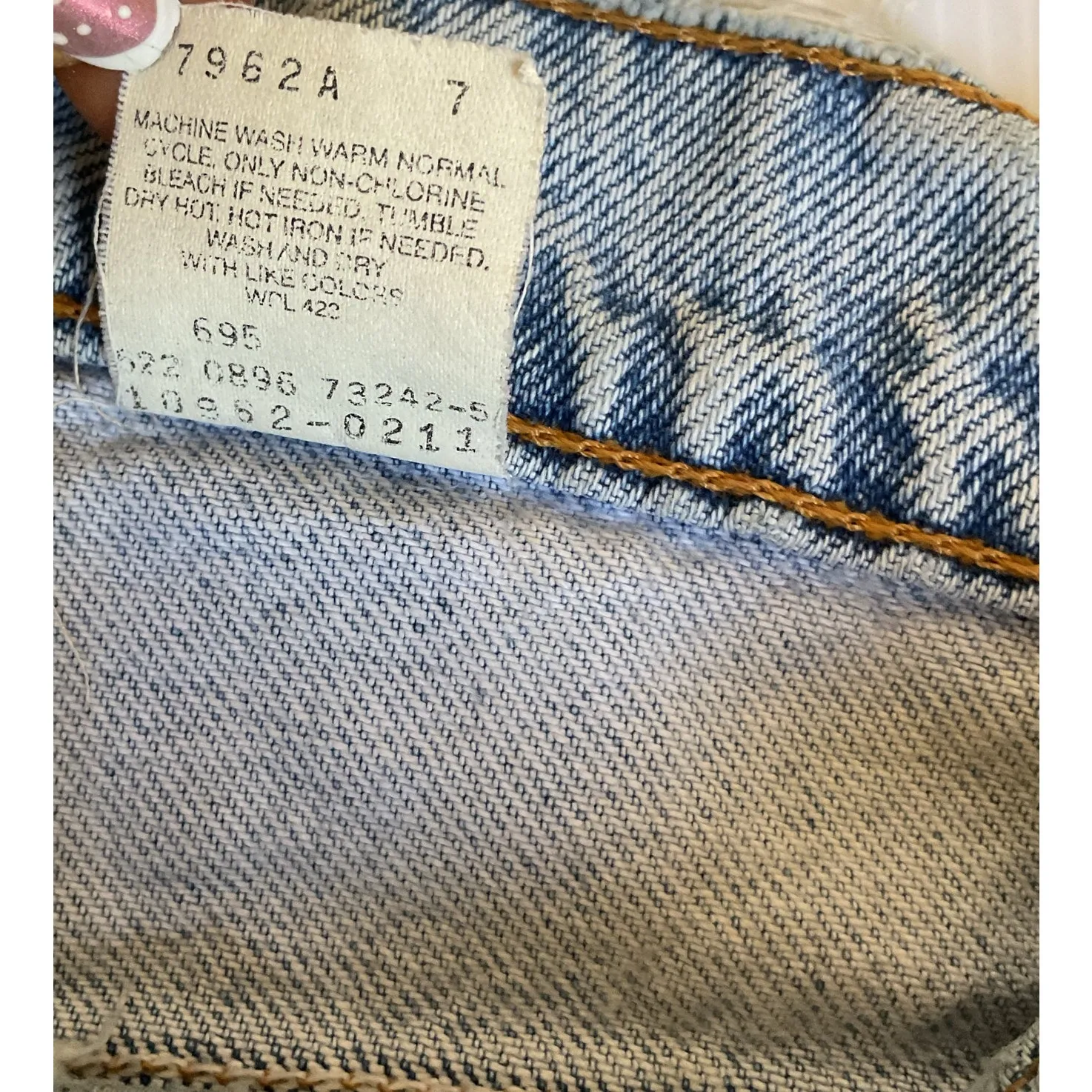 Vintage Levi’s 962 Jeans Women’s 5 Short Tapered Leg Made  USA Light Wash Denim - Image 8