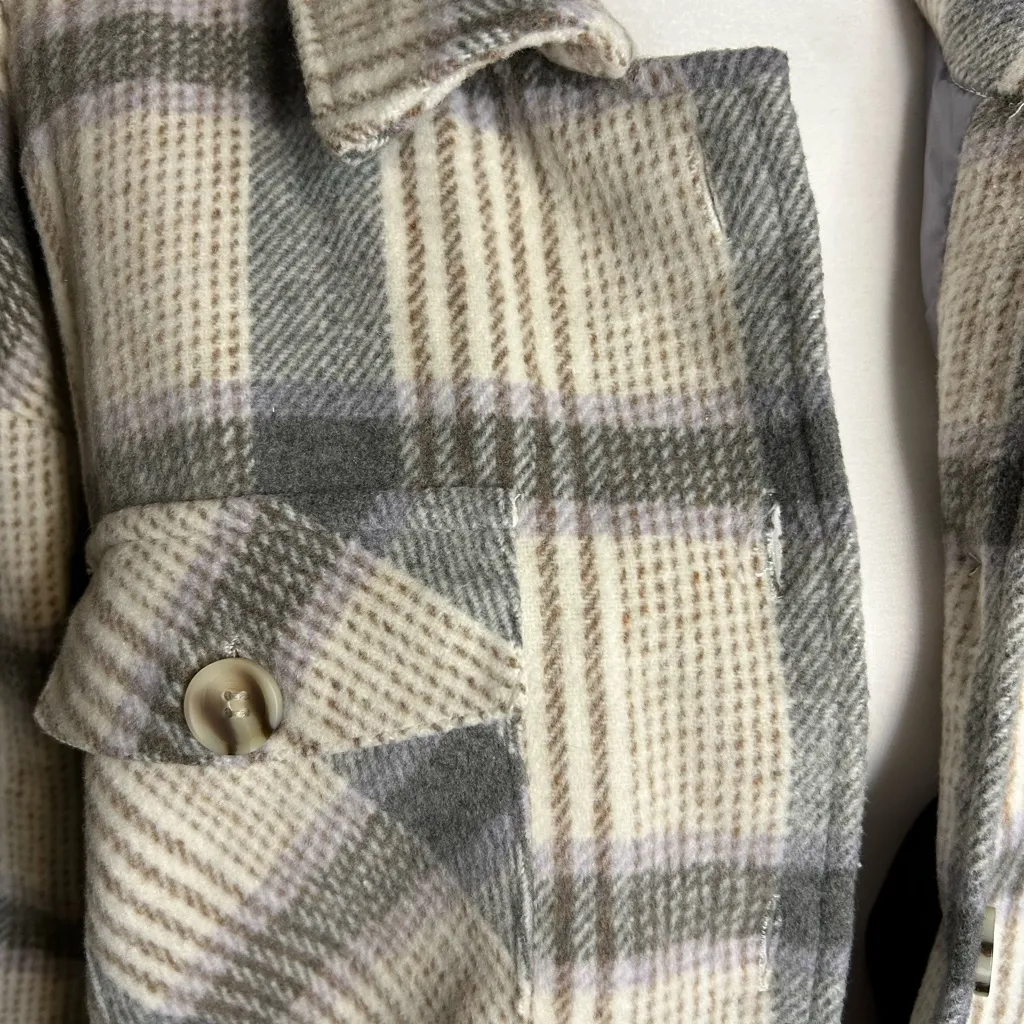 Chic Plaid Women's Shacket in Gray and Cream Size M - Image 2