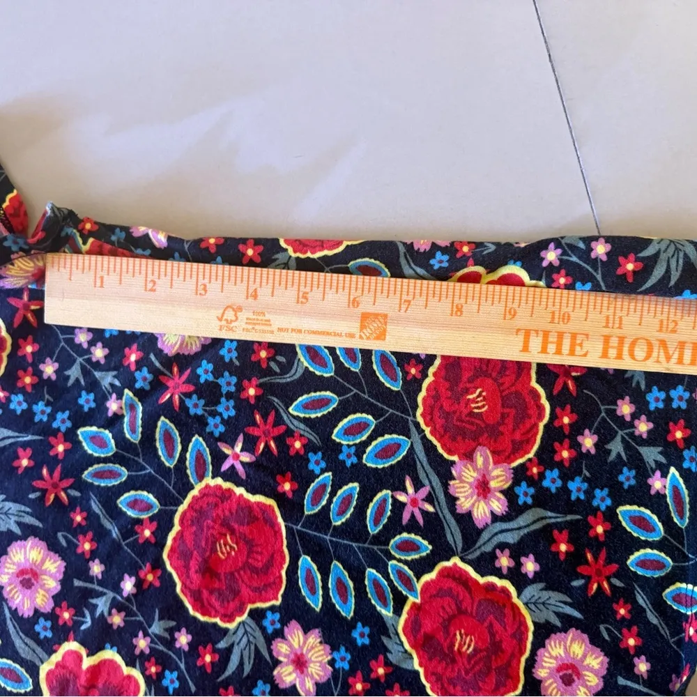 short-sleeved t-shirt with an all-over floral print. The shirt features - Image 7