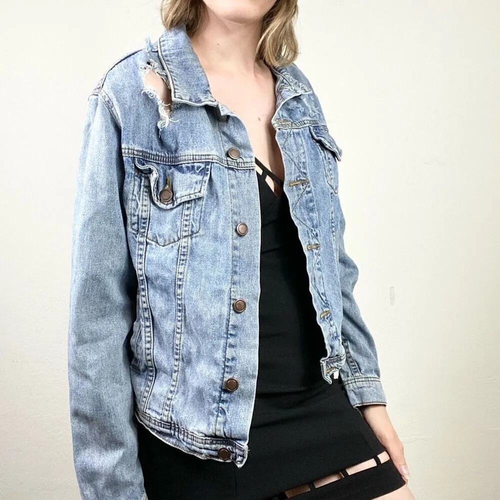 Lulu’s Distressed Ripped Light Wash Denim Button Up Jean Jacket Size L Blue Size L - Image 2