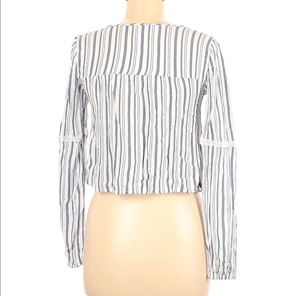 Hollister Cropped Long Sleeve Top White Blue/Gray Stripes - Image 2