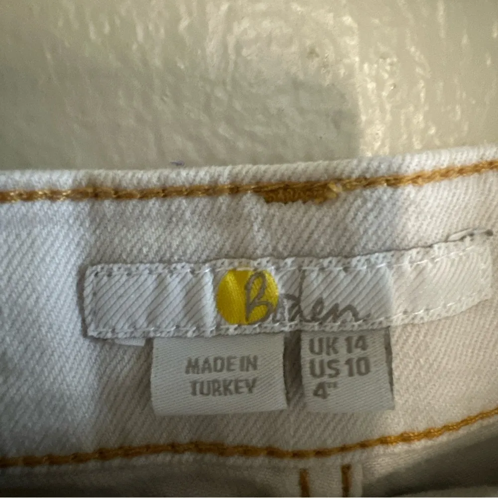 Boden Shorts Size 10 Cream Cut Offs Button Fly Raw Hem High Rise Denim 4” Inseam White - Image 3
