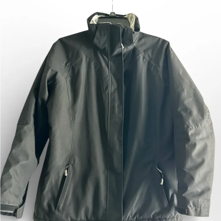 Lands' End  Women’s Performance Puffer Jacket Black Size MP 10-12 - Image 2