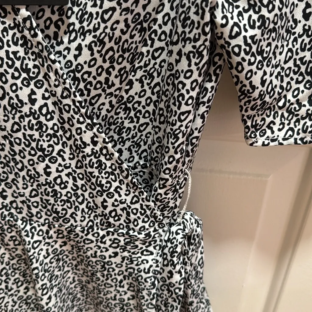 BOBEAU Wrap Midi Dress Puff Sleeve Leopard Print Black White Size Small Feminine - Image 5