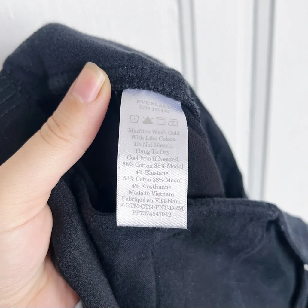 Everlane • The Dream Pant black pull-on ponte knit tapered cropped ankle - Image 11