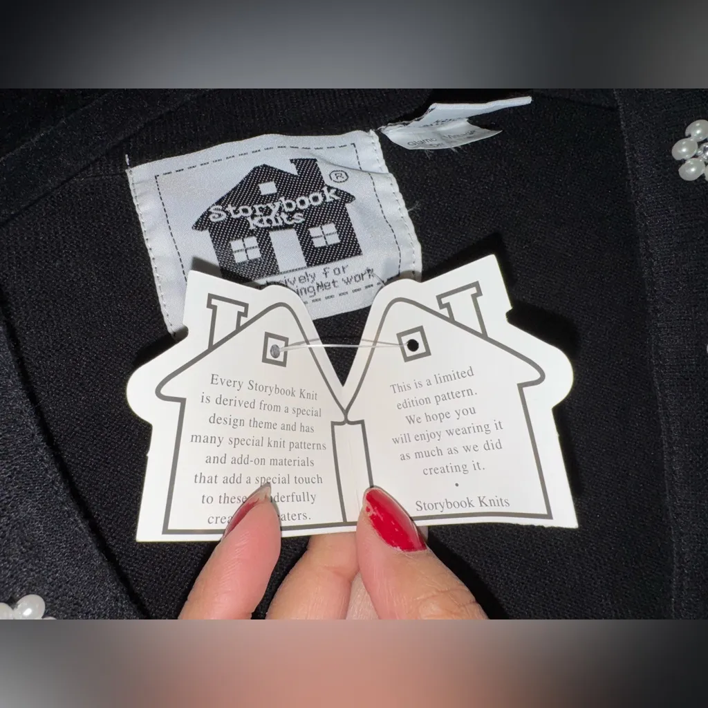 NWT Storybrook Knits festive embellished cropped cardigan large pearls Black - Image 3