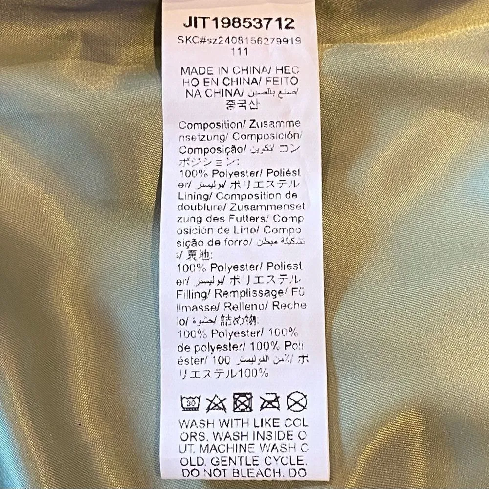 NWOT Camo Puffer Cropped Vest Medium Green - Image 11