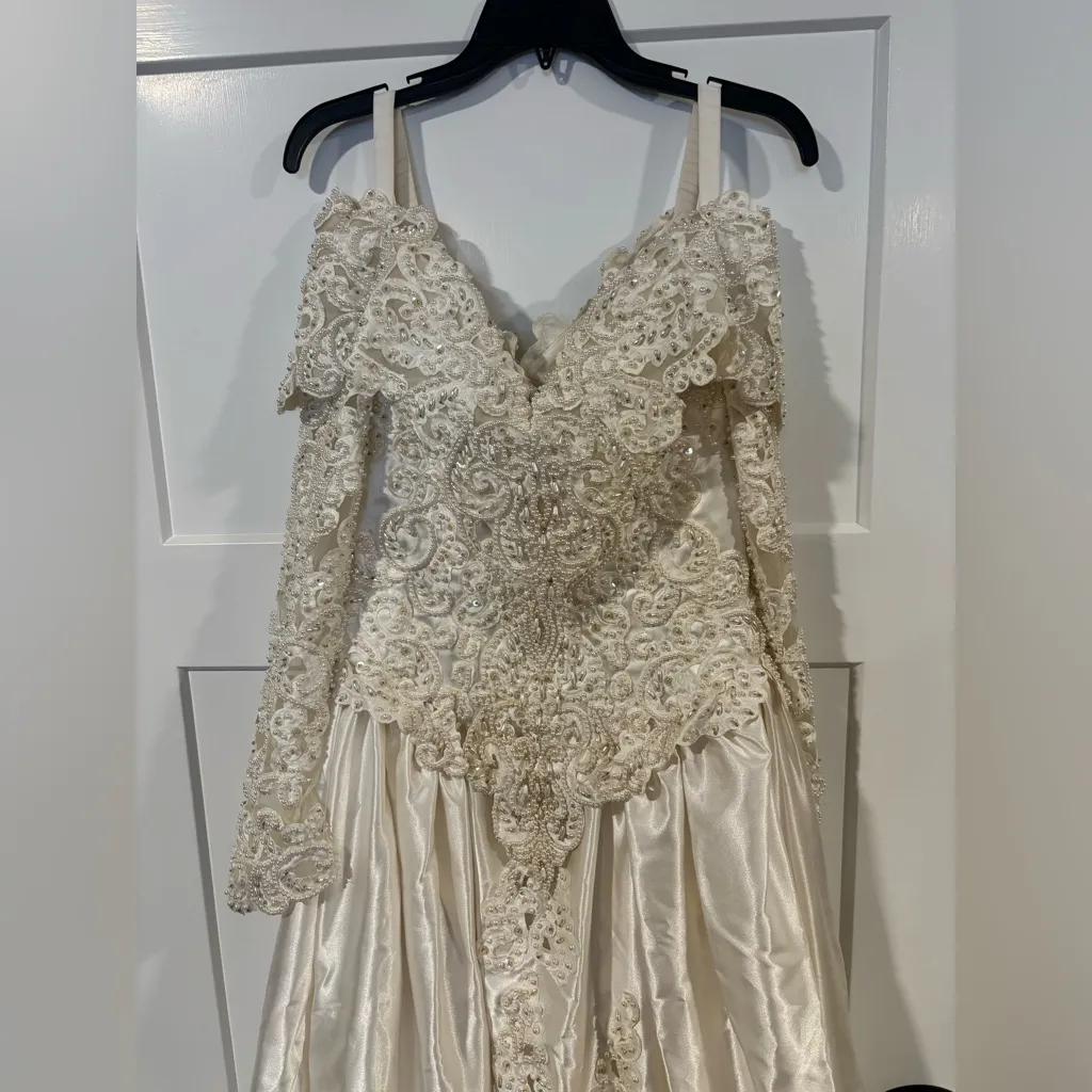 Vintage 80s HelenFreeds Ivory Heavily Beaded Long Sleeve Cathedrel Wedding Gown White Size 12 - Image 4