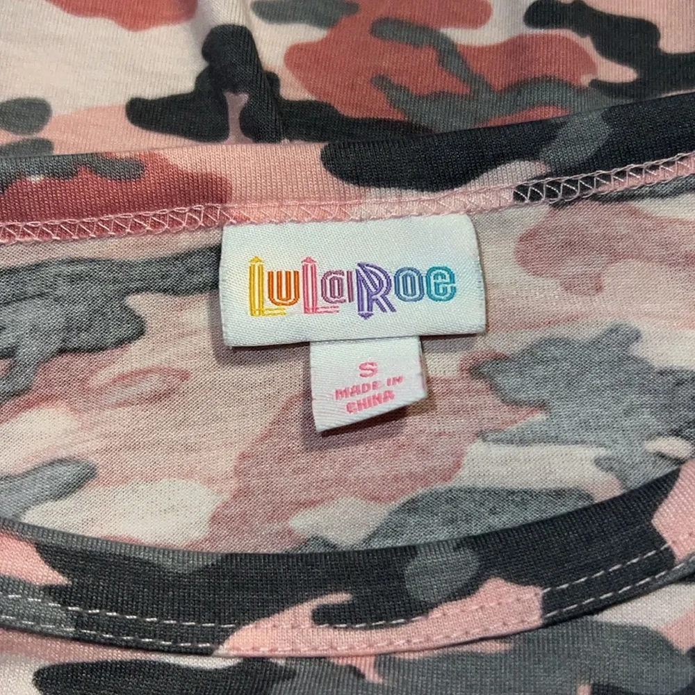 LulaRoe Pink Camo Midi Short Sleeve Round Neck Q52* - Image 3