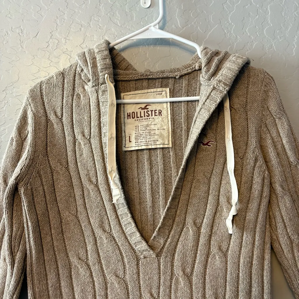 Hollister Y2K beige cable knit hooded deep v-neck rabbit hair sweater large - Image 2