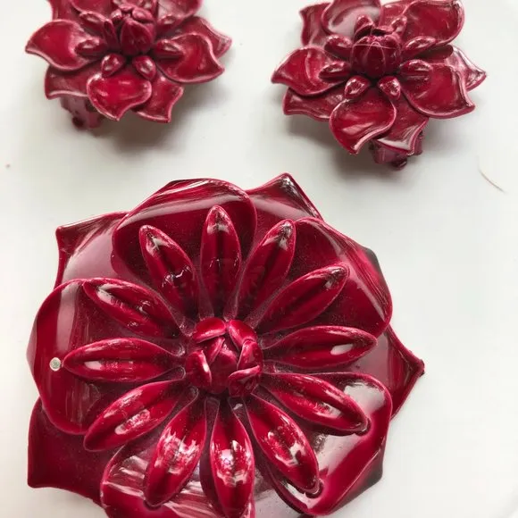 Vintage Metal Layered Flower Brooch and Ear Clips Red 2 1/4" x 2 1/4" + 1.5" Set - Image 3