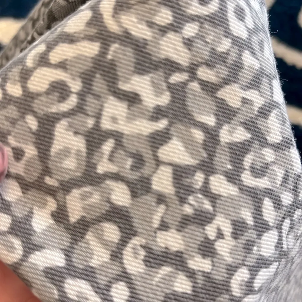 Comfy Gray Print Pull On Pants Cropped Size XL - Image 2