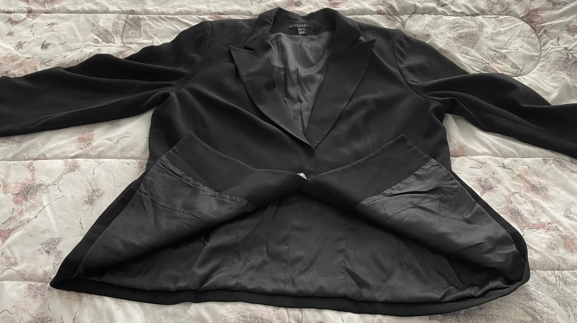 Woman Black Triacetate Crystal Button Blazer, size 16W - Image 15