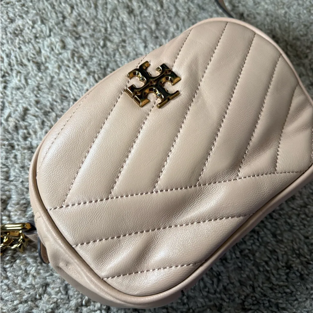 Tory Burch Kira Small Chevron Camera Bag in Devon Sand/Brass - Image 5