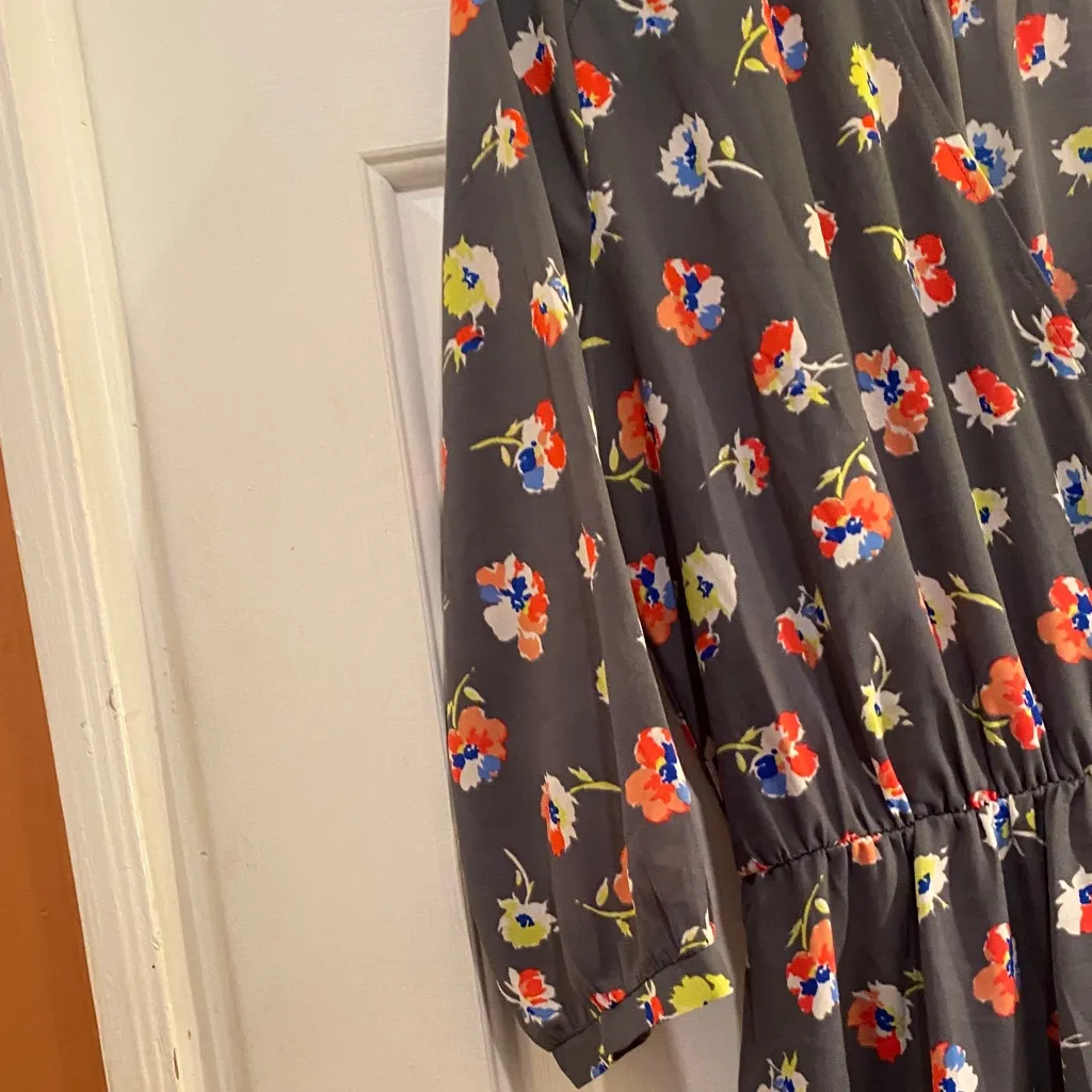 Lush Gray Midi Dress with Vibrant Floral Print - Image 5