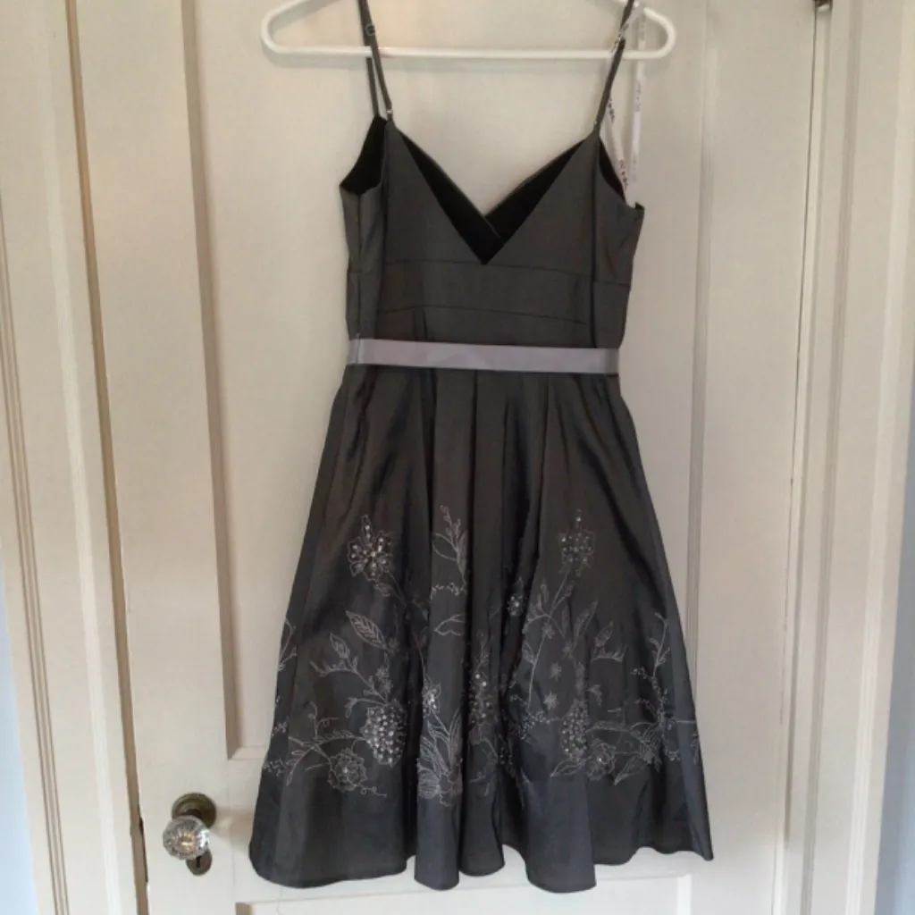 Oleg Cassini Charcoal Fit n Flare Embellished Dress in Charcoal sz 4 EUC - Image 4