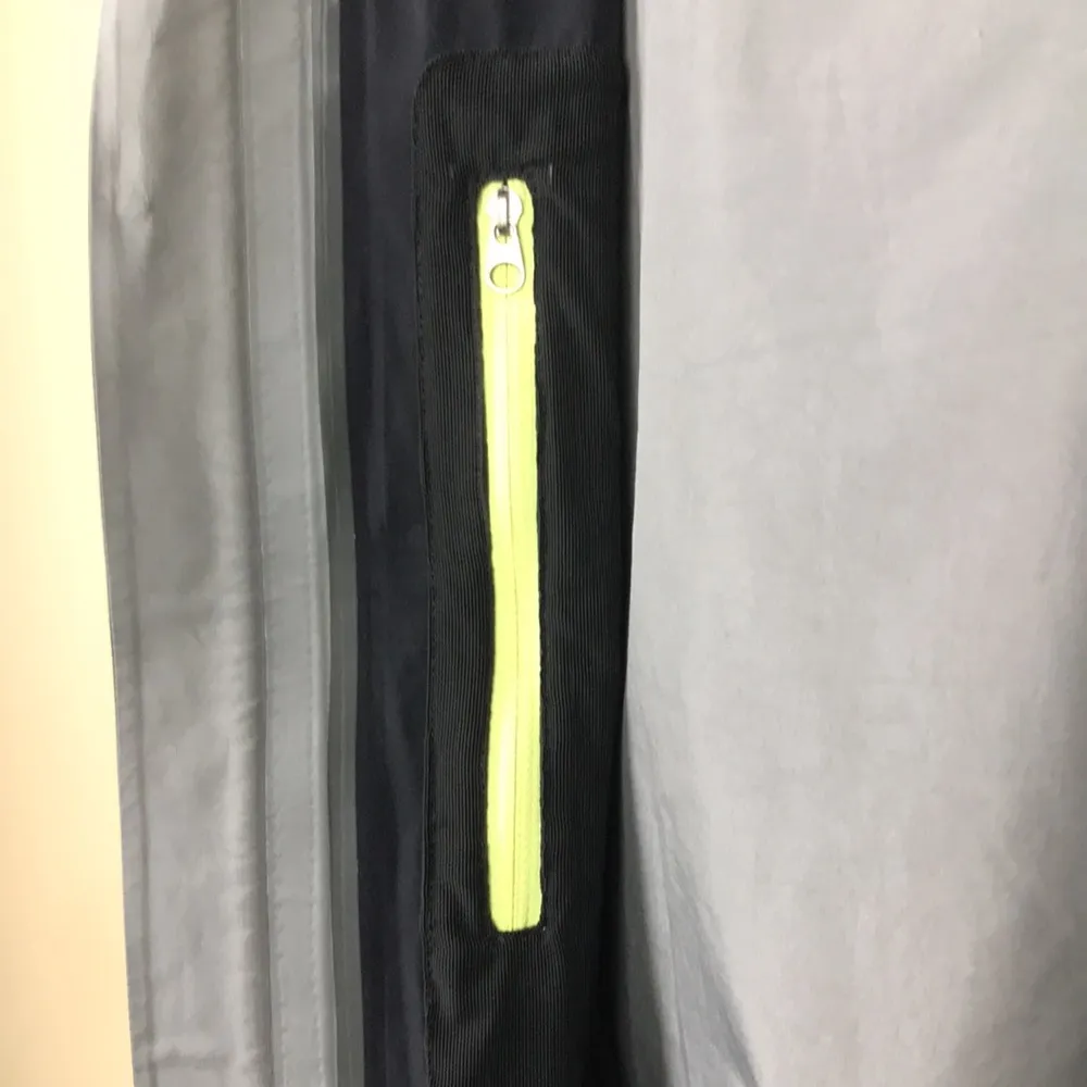 Mountain Hardwear Women’s DRY.Q Elite Outdoor Multi-Pocket Lightweight Jacket - Image 12