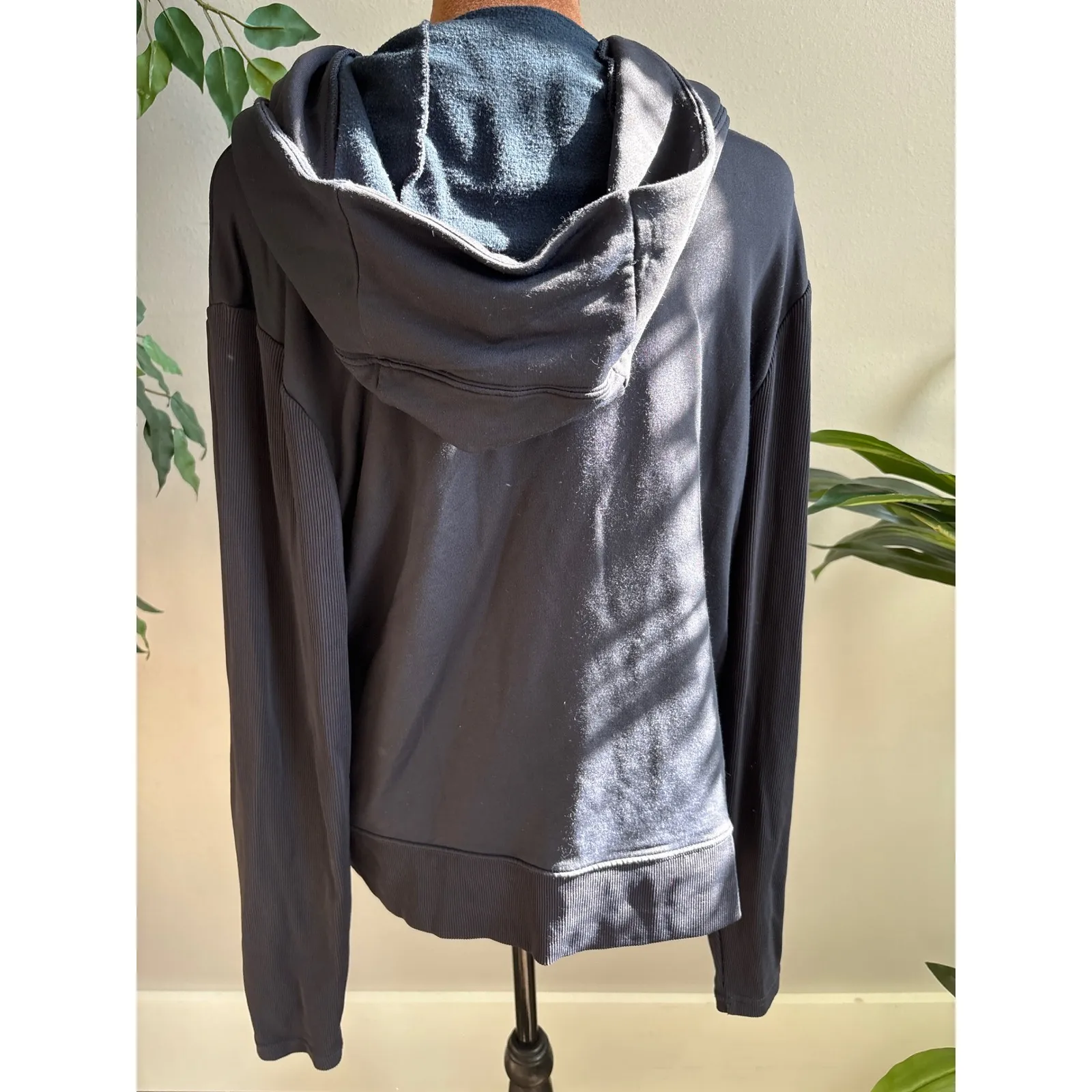 Athleta Charcoal Gray Asymmetrical Zip up Hoodie Jacket Women's XL Ribbed Cuffs - Image 3