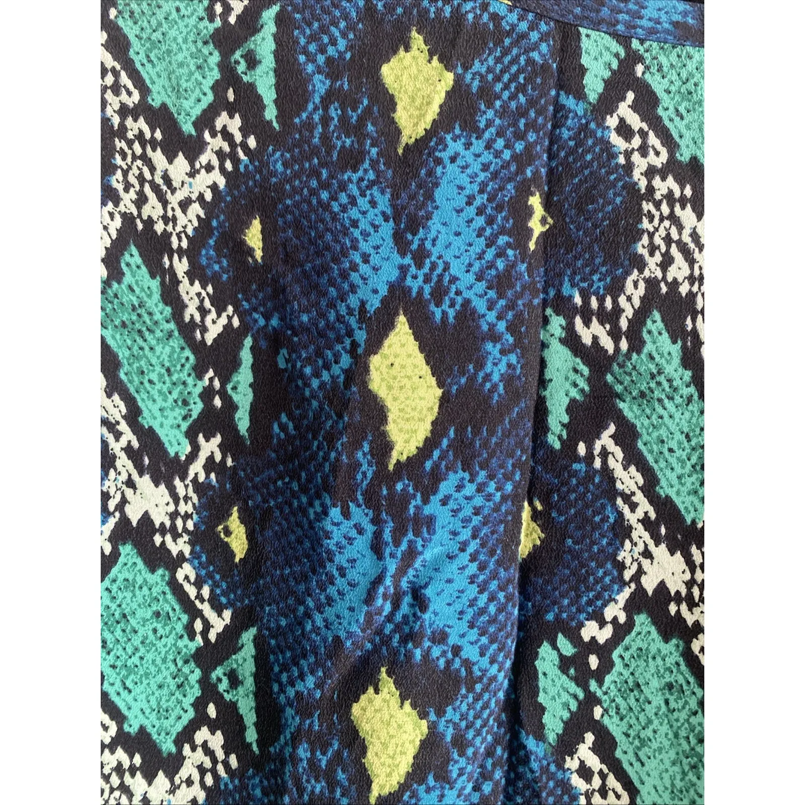 Equipment Femme Womens Medium Blue Snakeskin Print Silk Top Avant Bold Corp - Image 3