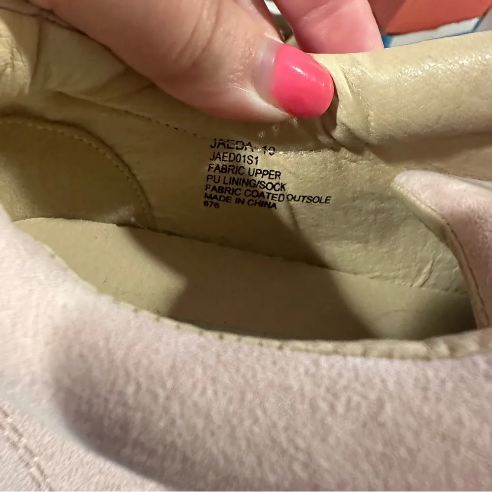 steve madden pink faux fur slip on sneakers size 10 - Image 4