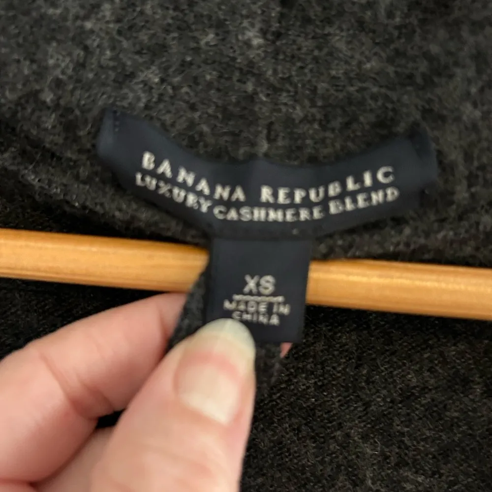 Banana Republic Luxury Cashmere Blend Size XS Vest Gray - Image 2