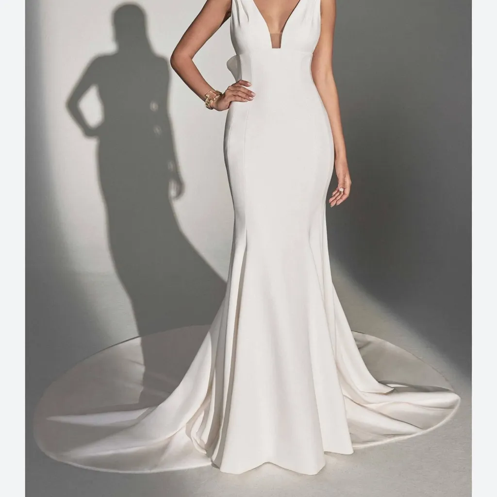 Justin Alexander ivory wedding gown “The Hamilton” size 12 fit & flare Vback bow White - Image 3
