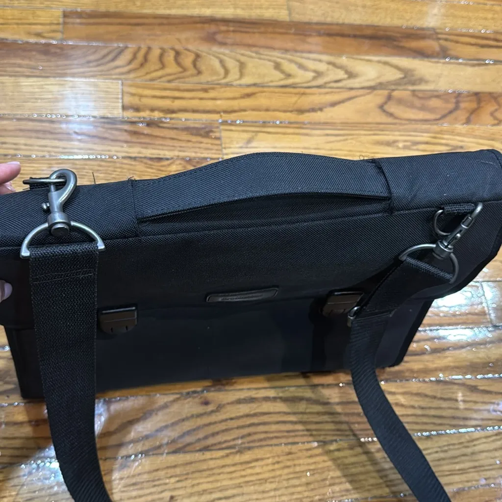 Brookstone black neoprene waterproof lap top bag with detachable shoulder strap. - Image 3