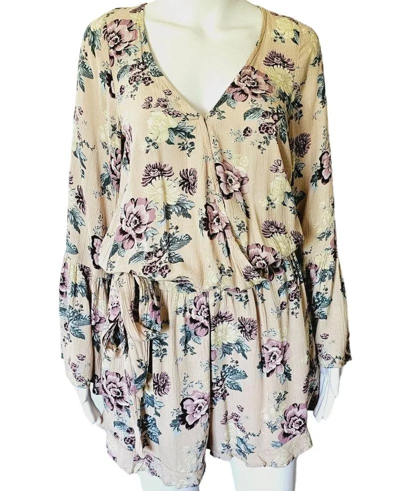 American Eagle Blush Floral Surplice Bell Sleeve Belted Romper Size Medium - Image 2