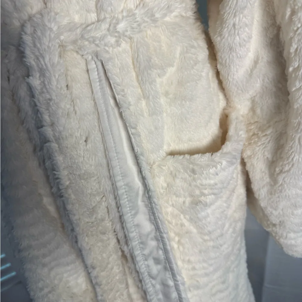 Soma  Cream Plush Robe Cozy Intimates - Image 6