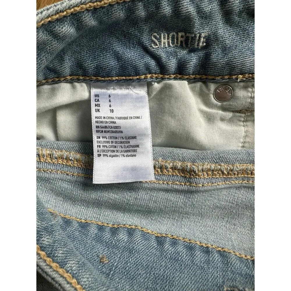 American Eagle Jean Shortie Shorts Distressed Denim Size 6 Festival Crochet Trim - Image 3