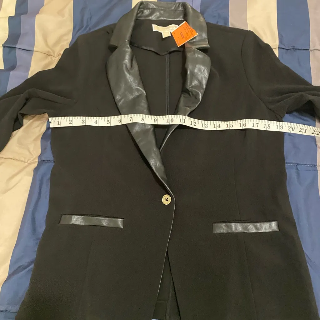 NWT Michael Kors Black Blazer with soft leather collar - Image 7