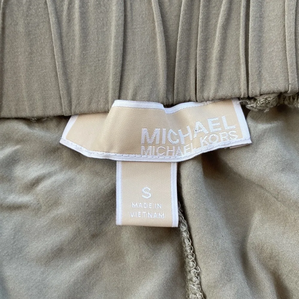Michael Kors deep pocket draw string shorts in khaki green sz S GUC - Image 2
