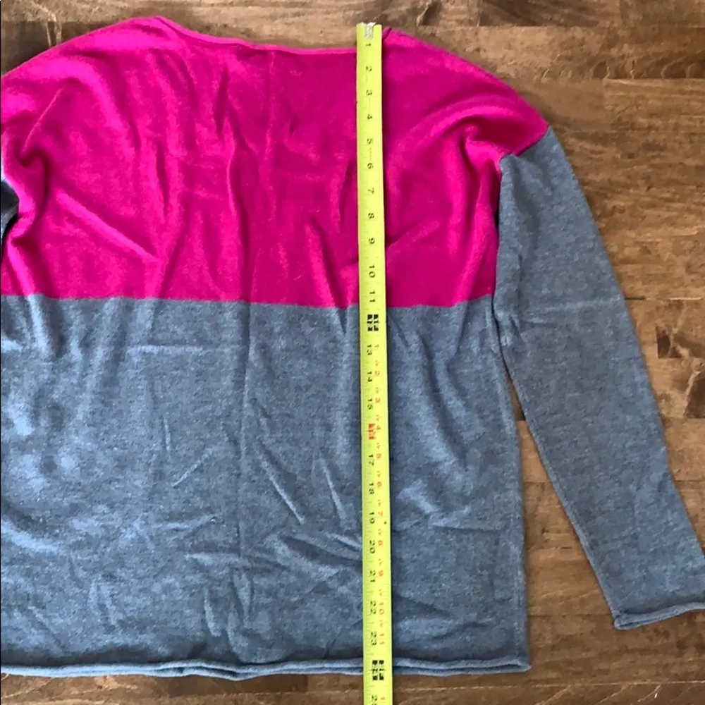 gray/fuchsia color block sweater - Image 9