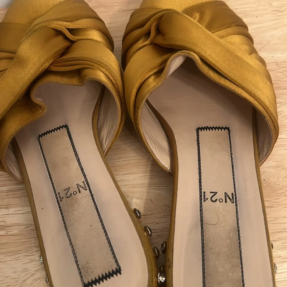 No21 satin knot Mustard yellow mule with rhinestones Pink Size 6 - Image 4