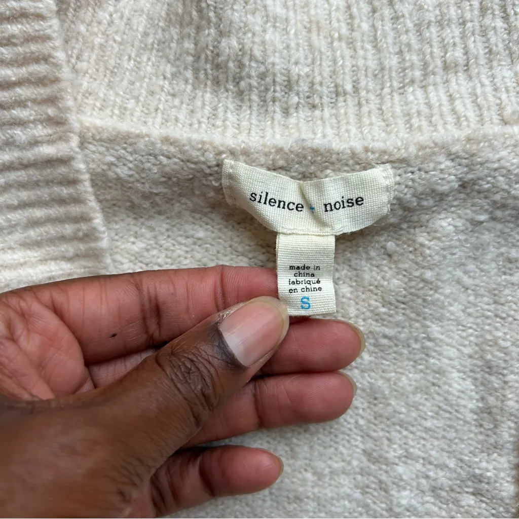 Silence + Noise Cream Deep V Cardigan size Small - Image 7