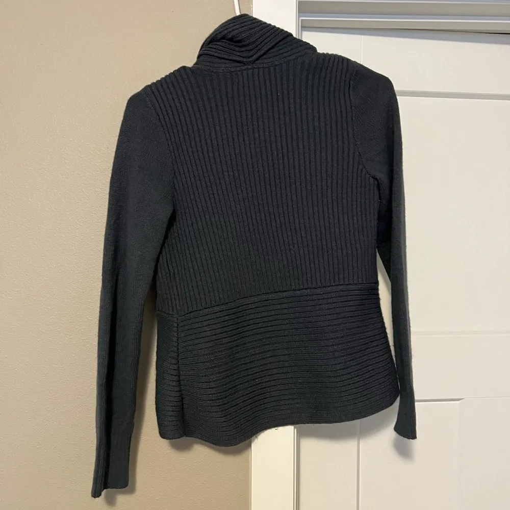 H&M Gray Knit Cardigan with Shawl Collar - Image 3