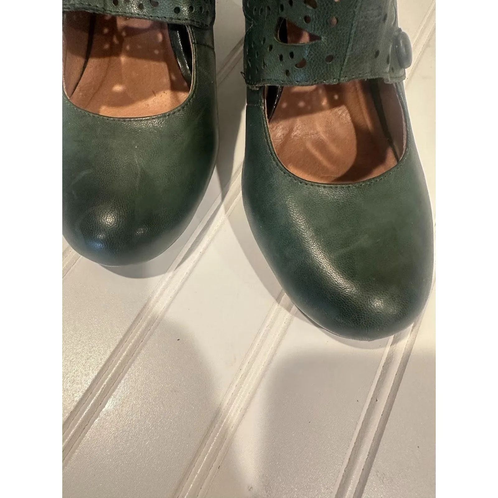 Miz Mooz Sharon Green Leather Retro Pumps Heels Back Zip Buttons Eyelets Size 9 - Image 9