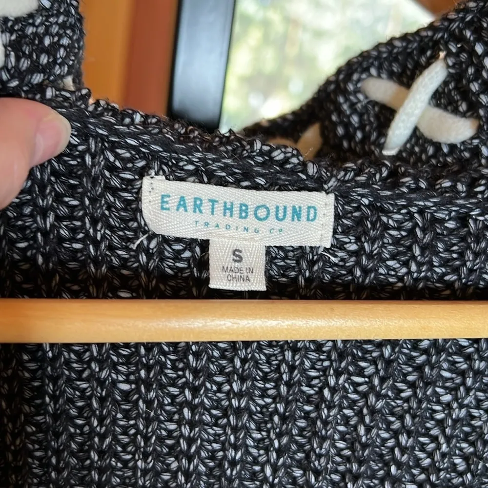 EARTHBOUND TRADING CO. BLACK CREAM SWEATER SIZE SMALL - Image 3