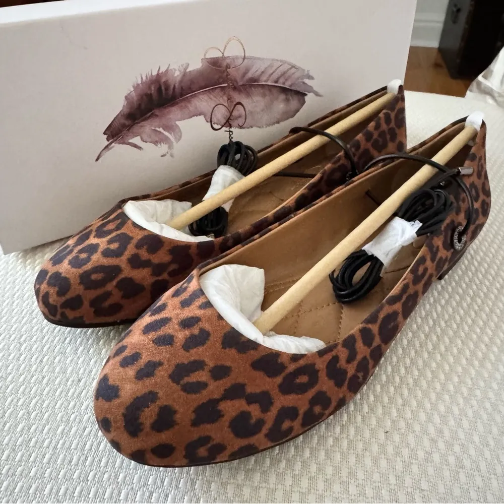 Bingley Lace Up safari leopard animal print Flats size 7.5 NWT - Image 2