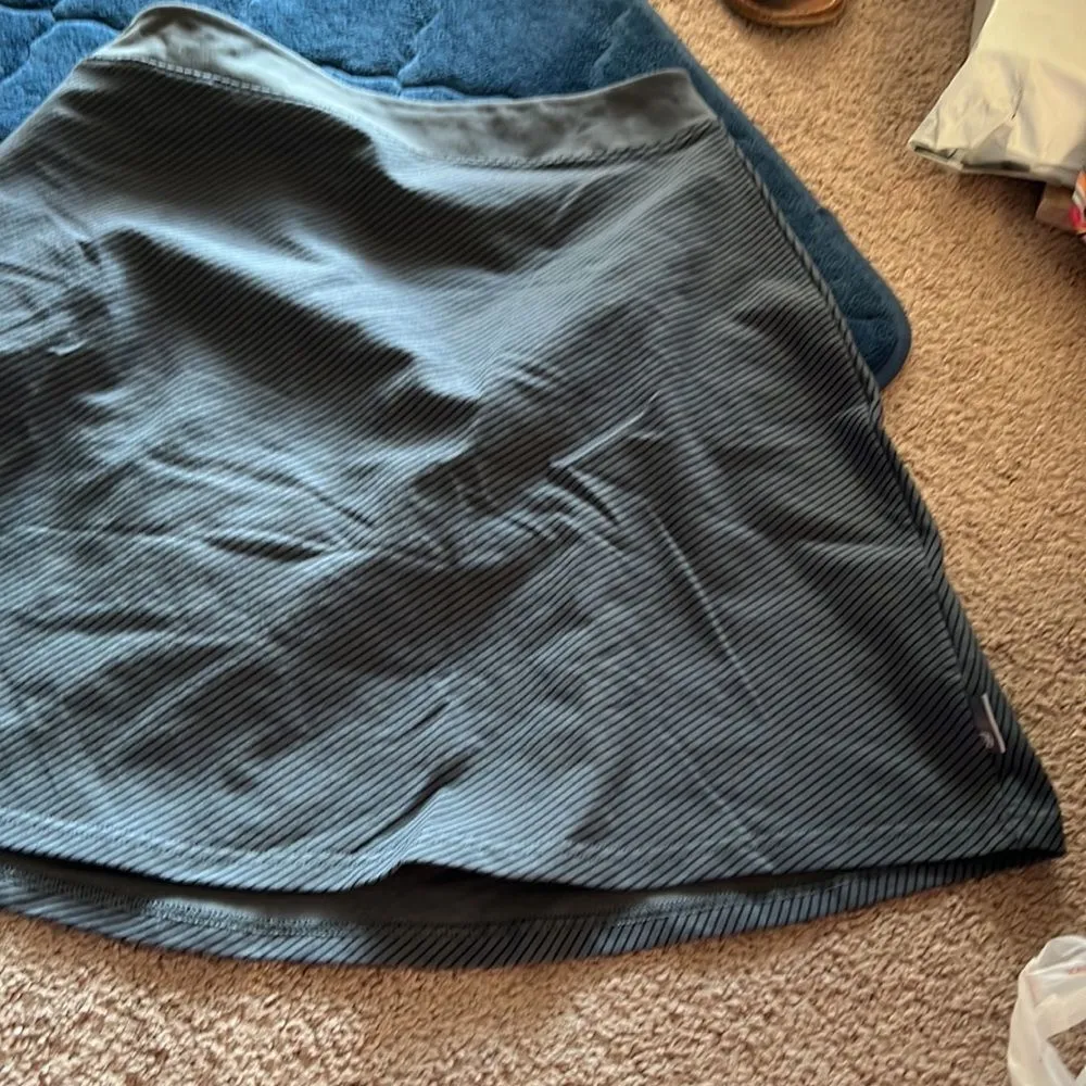 Mountain hardwear grey skirt small - Image 3