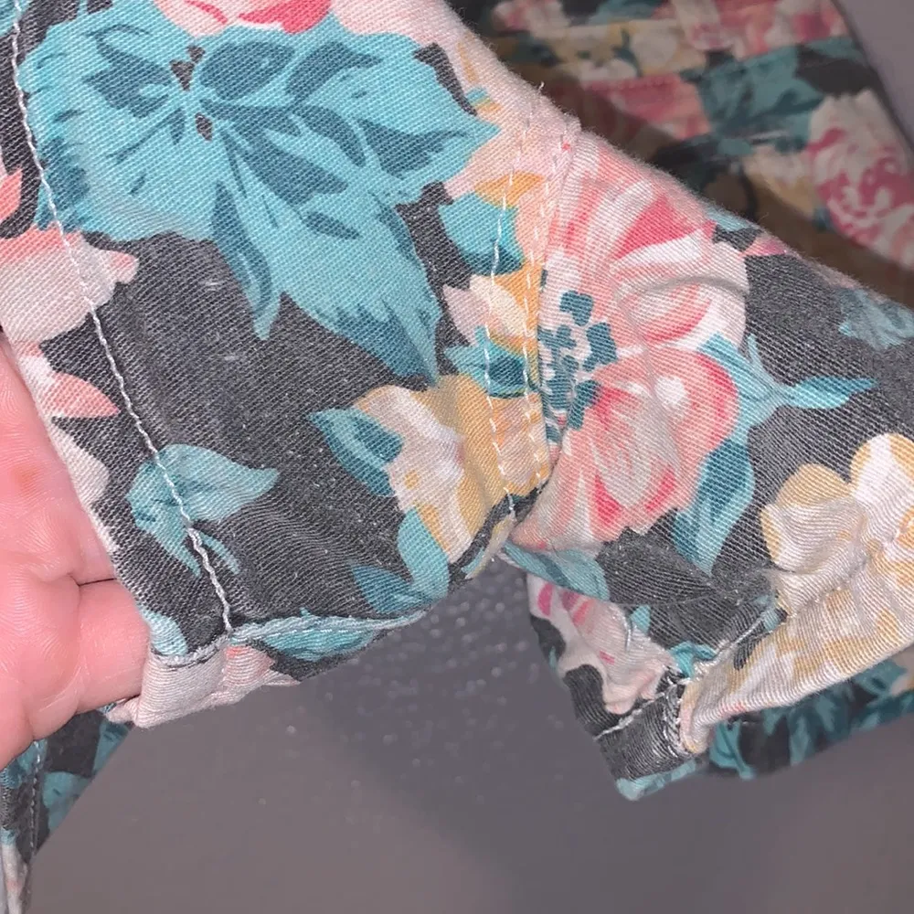 I&P vintage jewel buttons floral jean shorts Blue Size undefined - Image 7