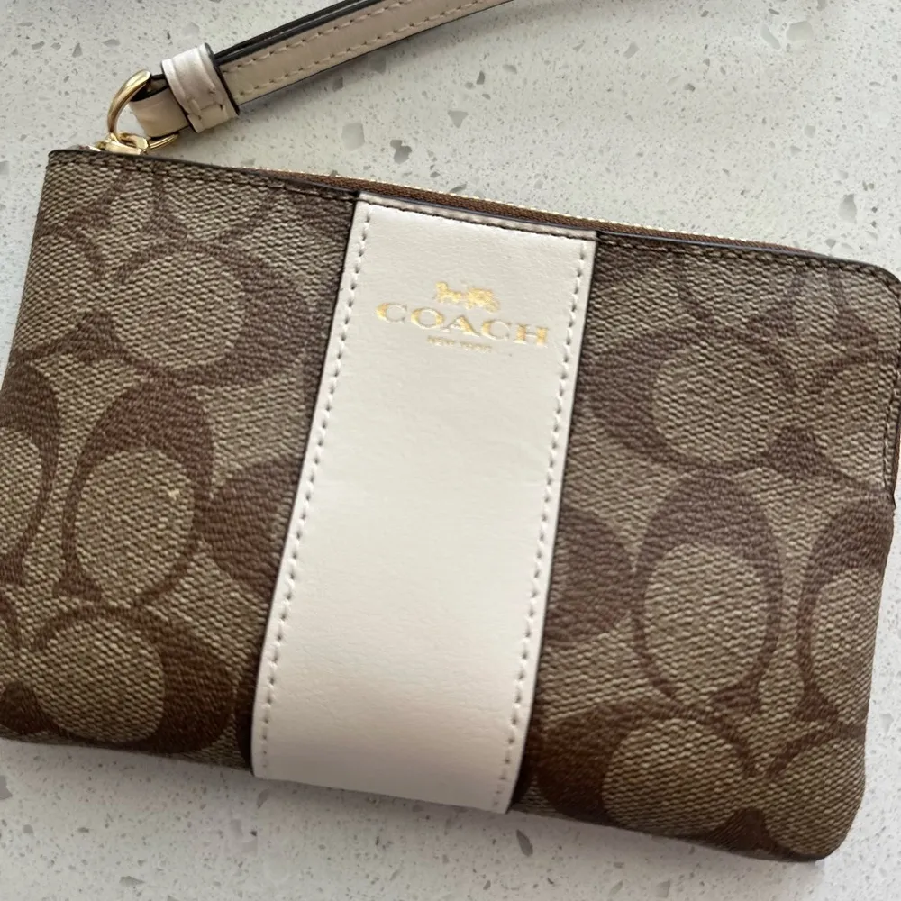 NEW Coach Original Pattern Cream & Medium Brown Leather Wristlet Wallet - Image 3